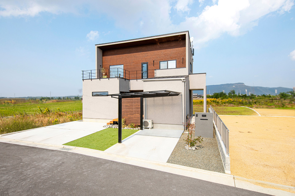 新築事例　～閑静な住宅街に佇む 重厚感のある家～